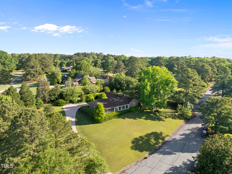 9 Lakeview Dr, Sanford, NC 27332