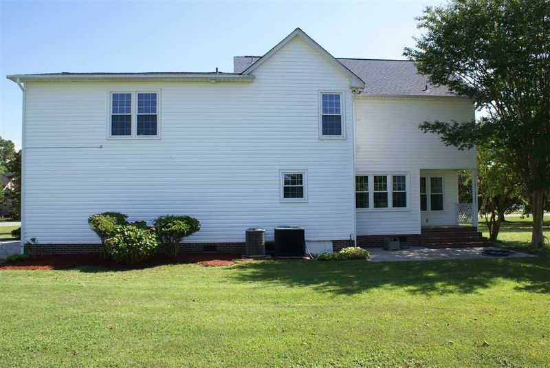 9 Lynnville Ct S, Lillington, NC 27546