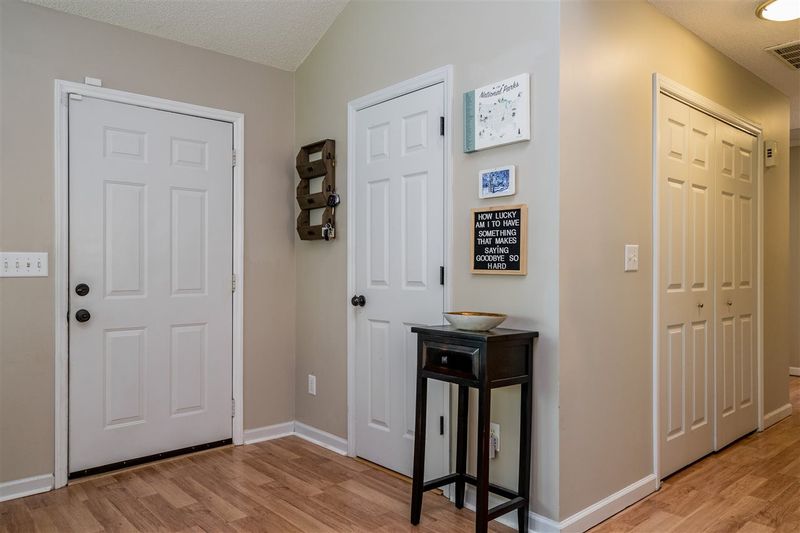 9 Moonlight Ct, Durham, NC 27703