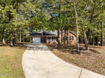 9 Petersburg Pl, Durham, NC 27703