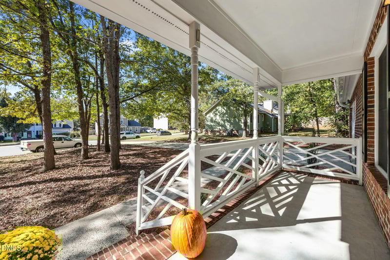 9 Petersburg Pl, Durham, NC 27703