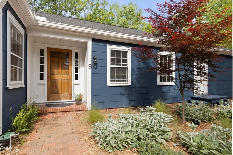 9 Rogerson Dr, Chapel Hill, NC 27517