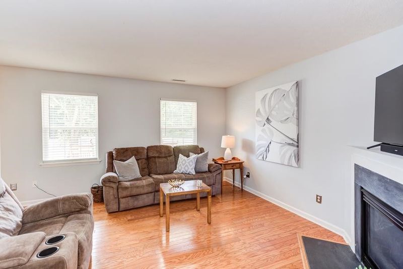 9 Silverstone Dr, Pittsboro, NC 27312