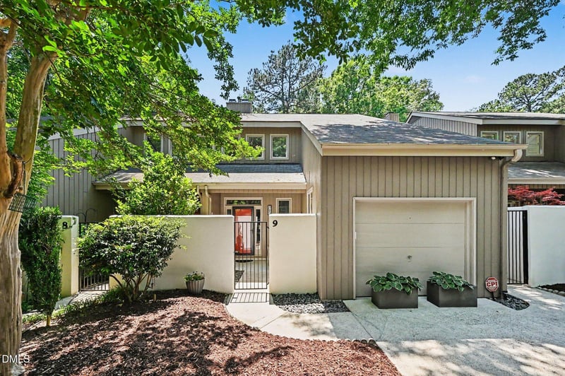9 Tottenham Ln, Chapel Hill, NC 27517
