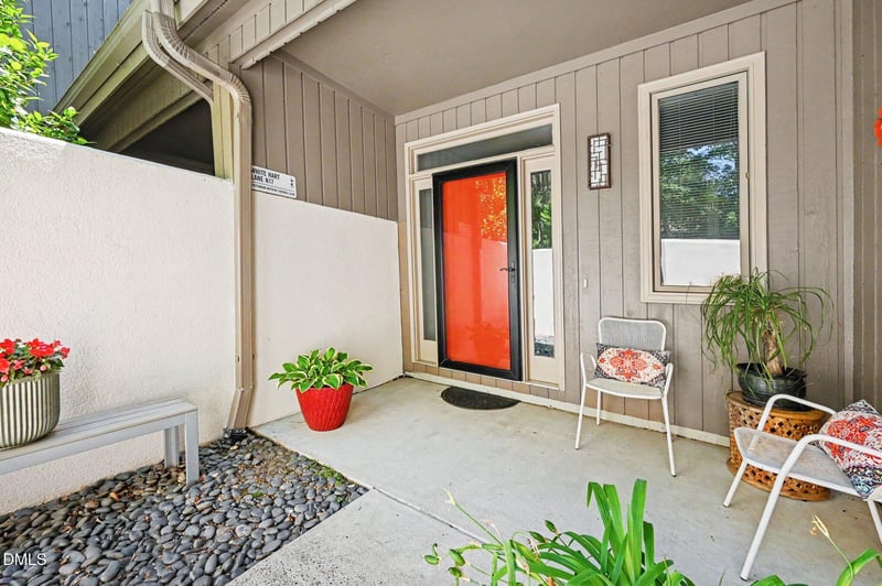 9 Tottenham Ln, Chapel Hill, NC 27517