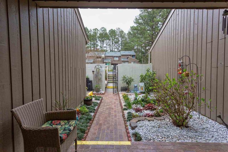 9 Waltham Pl, Chapel Hill, NC 27517