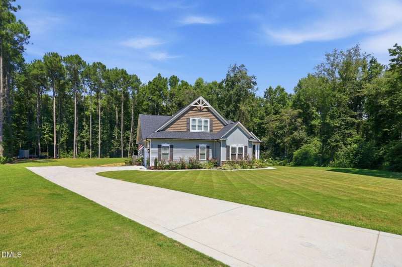 90 Blackberry Ln, Benson, NC 27504