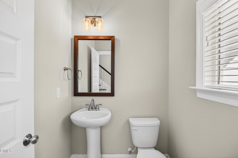 90 Eagle Chase Dr, Youngsville, NC 27596