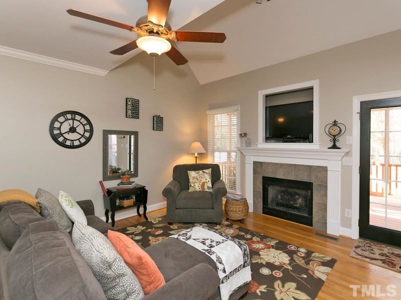 90 Falling Leaf Dr, Youngsville, NC 27596