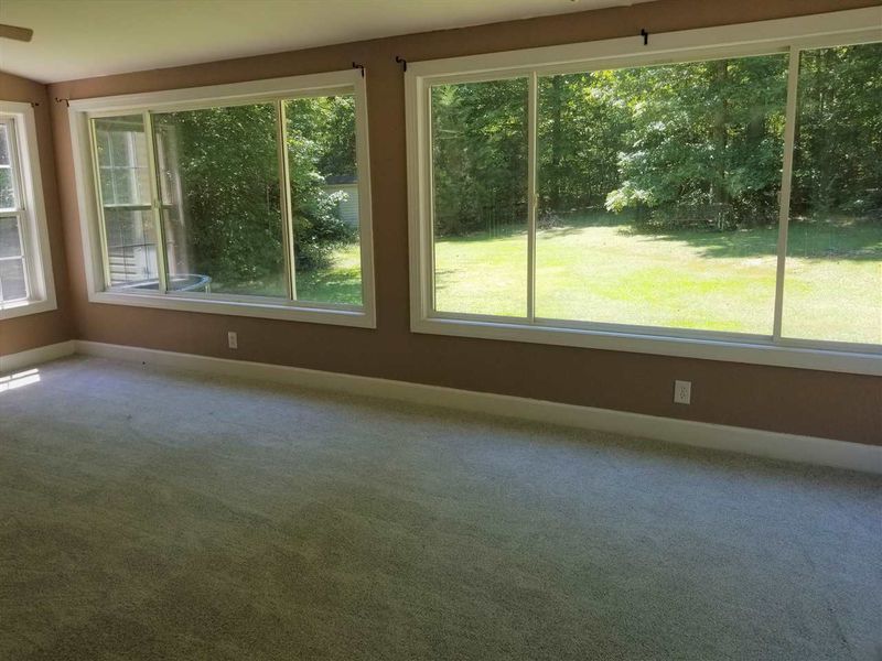 90 Hollyfield Ln, Youngsville, NC 27596