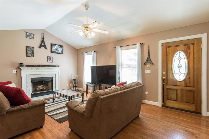 90 Hollyfield Ln, Youngsville, NC 27596