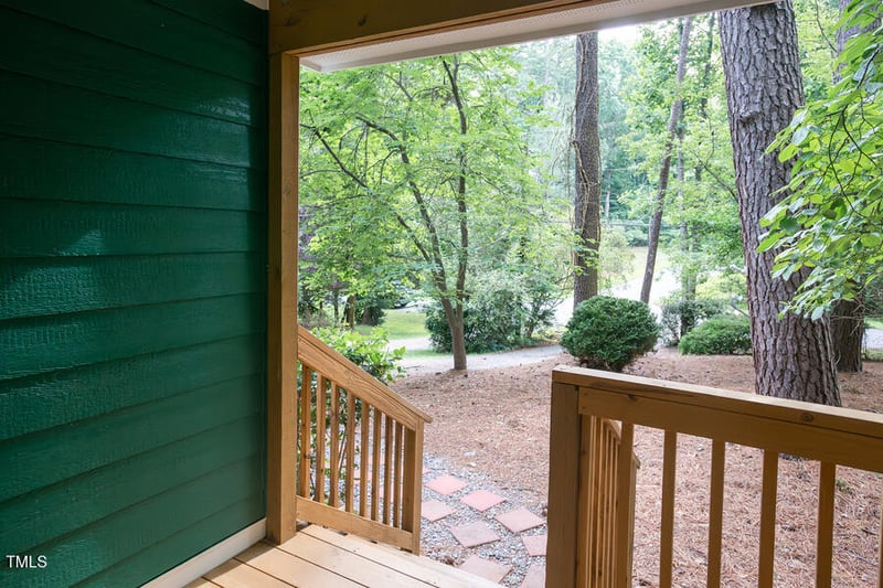 90 Oak Leaf Ln, Chapel Hill, NC 27516