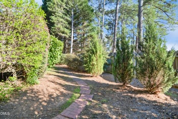 900 Albany Ct, Raleigh, NC 27615