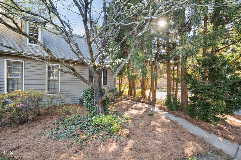 900 Albany Ct, Raleigh, NC 27615