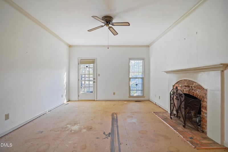 900 Albany Ct, Raleigh, NC 27615