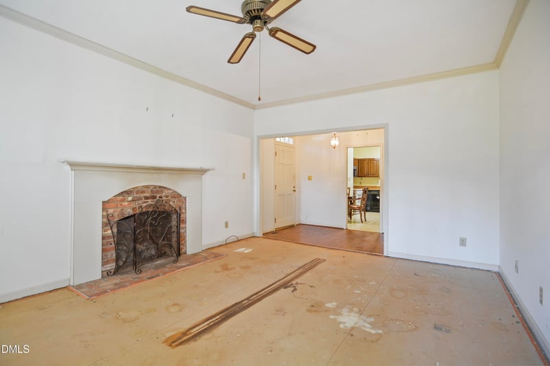 900 Albany Ct, Raleigh, NC 27615