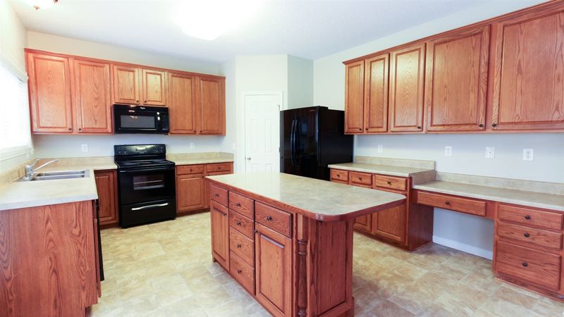 900 Arbor Greene Dr, Garner, NC 27529