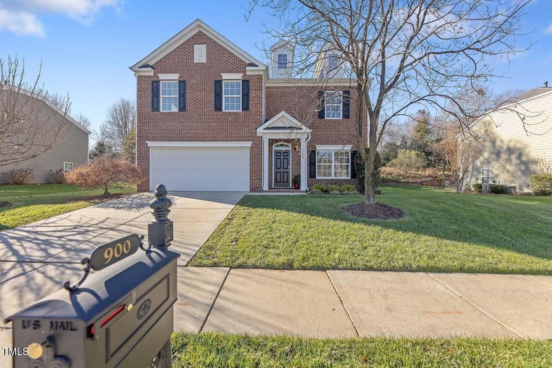900 Blue Thorn Dr, Apex, NC 27539