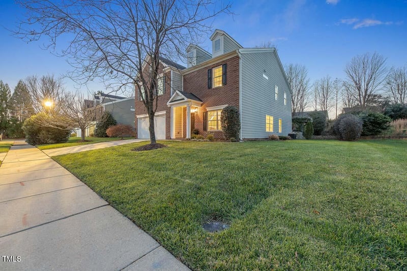 900 Blue Thorn Dr, Apex, NC 27539