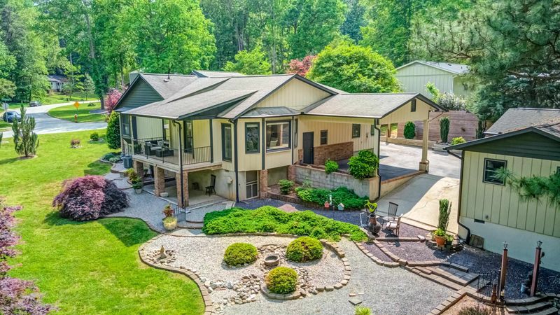 900 Castalia Dr, Cary, NC 27513