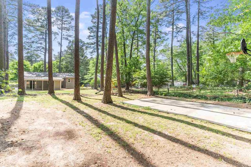 900 Chatham Ln, Raleigh, NC 27610