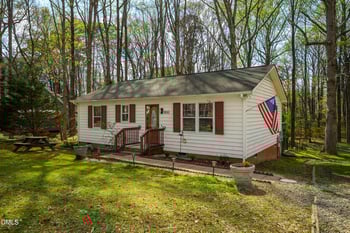 900 Cricket Knoll Rd, Fuquay Varina, NC 27526