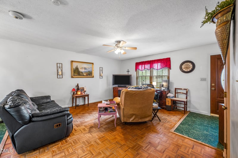 900 Cricket Knoll Rd, Fuquay Varina, NC 27526