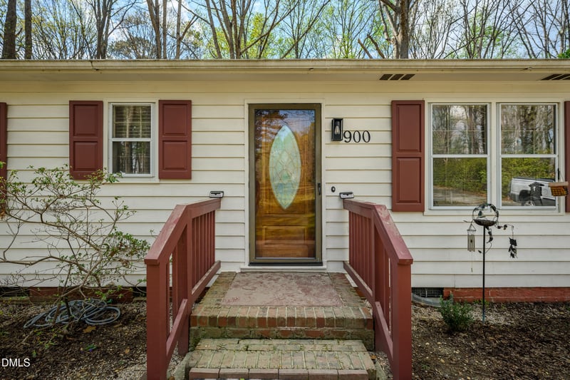 900 Cricket Knoll Rd, Fuquay Varina, NC 27526