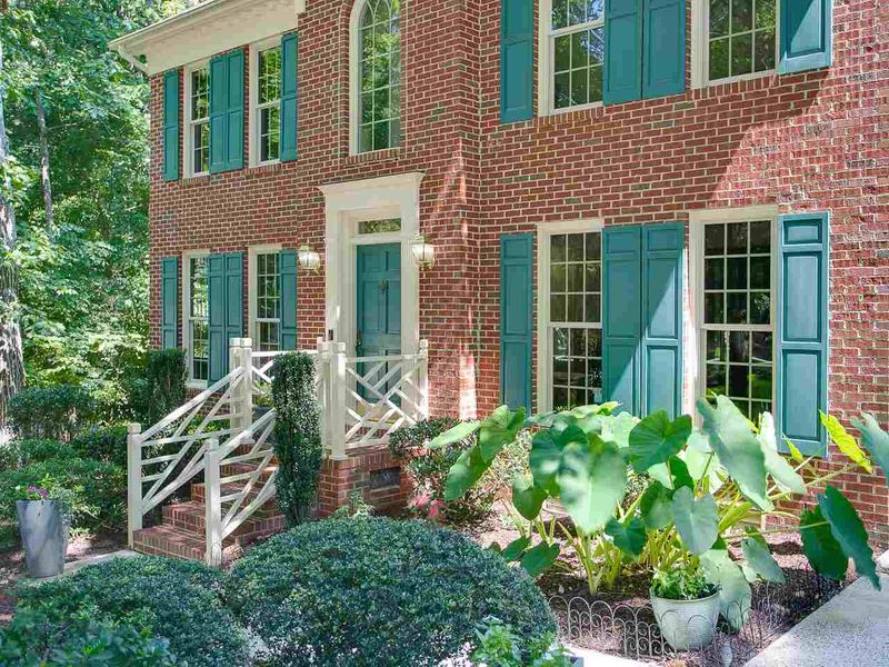 900 Oxgate Cir, Raleigh, NC 27615