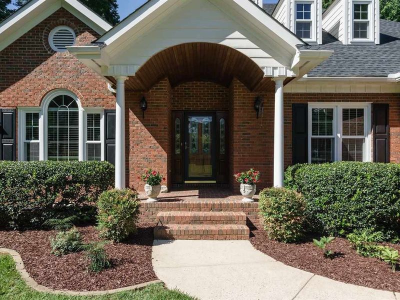 900 Rockfall Ct, Raleigh, NC 27614