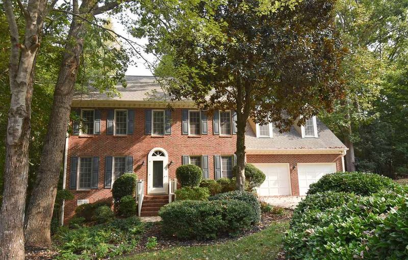 9004 Enfield Ct, Raleigh, NC 27615