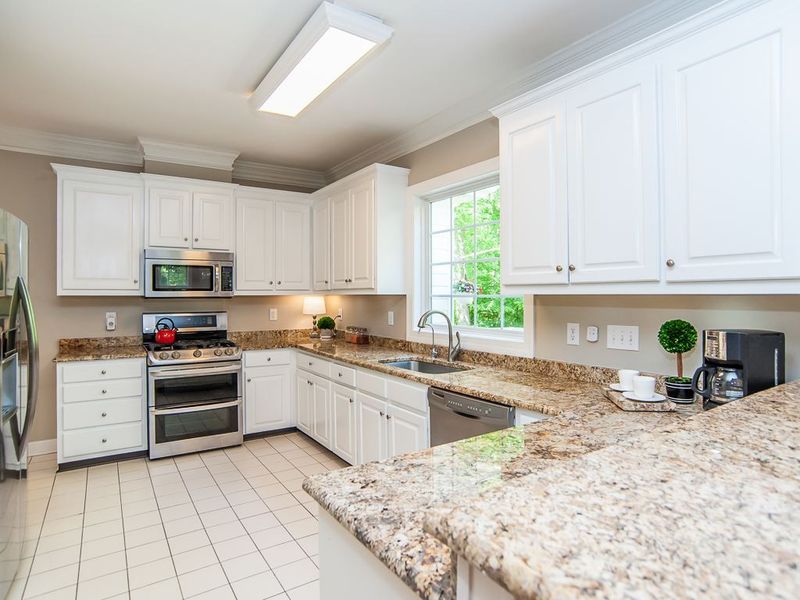 9008 Oak Branch Dr, Apex, NC 27539