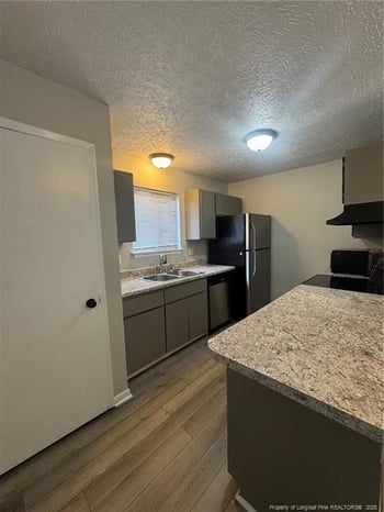 901 Applewood Ln, Fayetteville, NC 28303