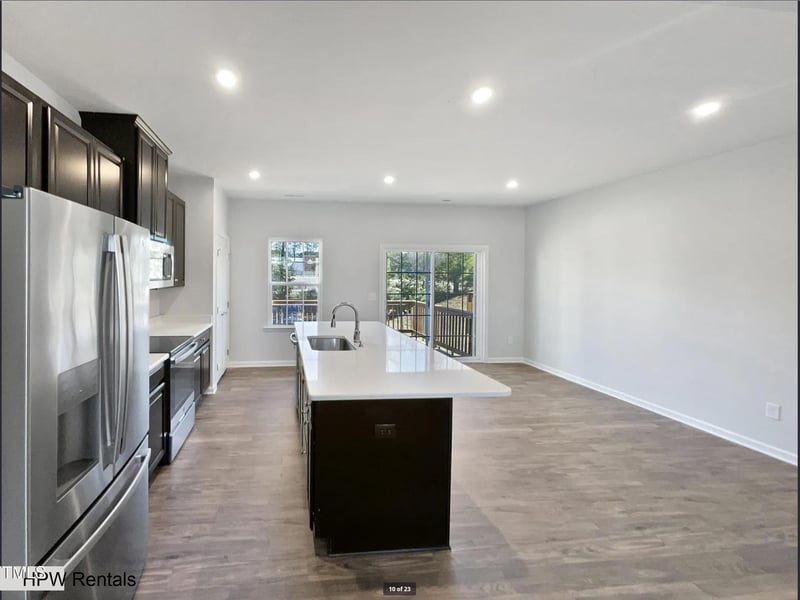 901 Arnold Place Dr, Fuquay Varina, NC 27526