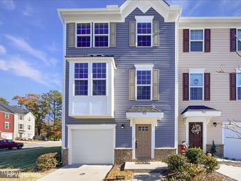 901 Arnold Place Dr, Fuquay Varina, NC 27526