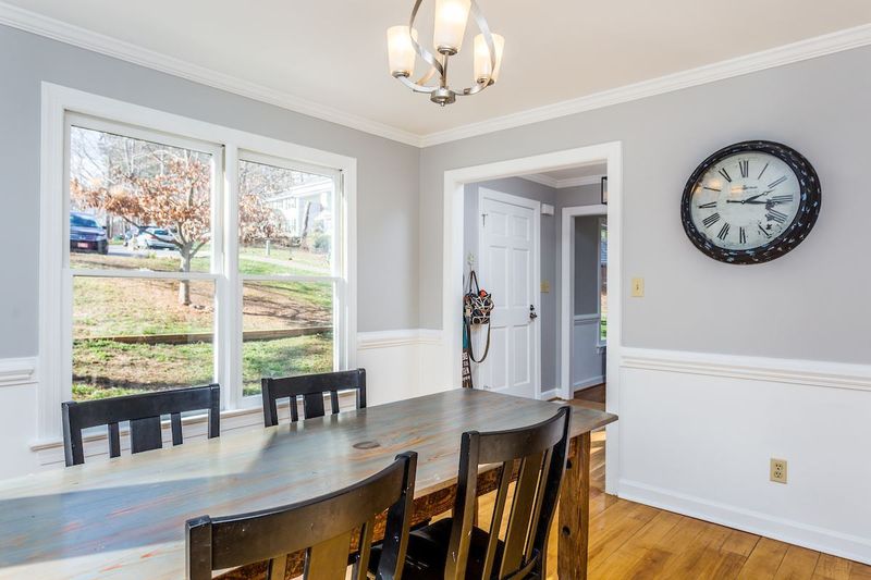 901 Balmoral Dr, Cary, NC 27511