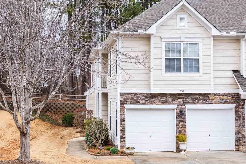 901 Bartlett Cir, Hillsborough, NC 27278
