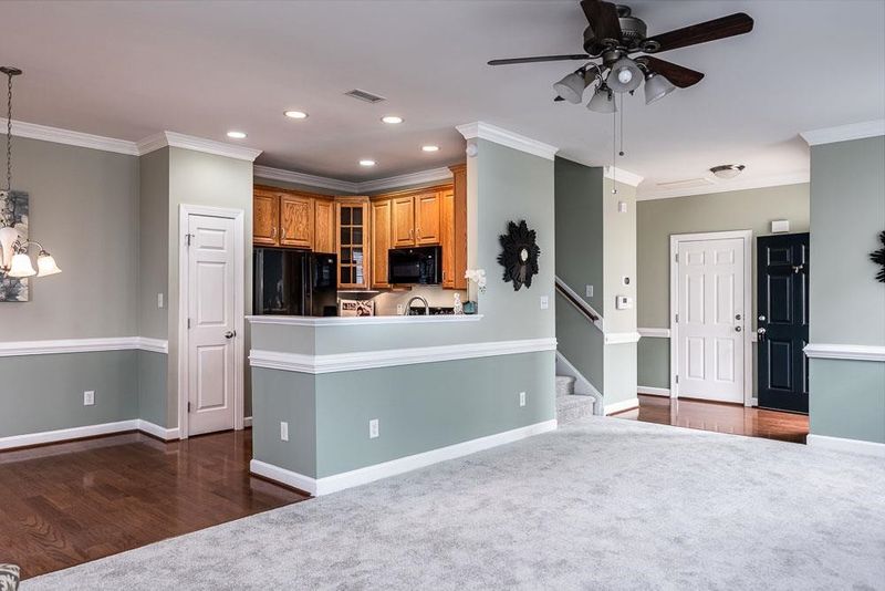 901 Bartlett Cir, Hillsborough, NC 27278