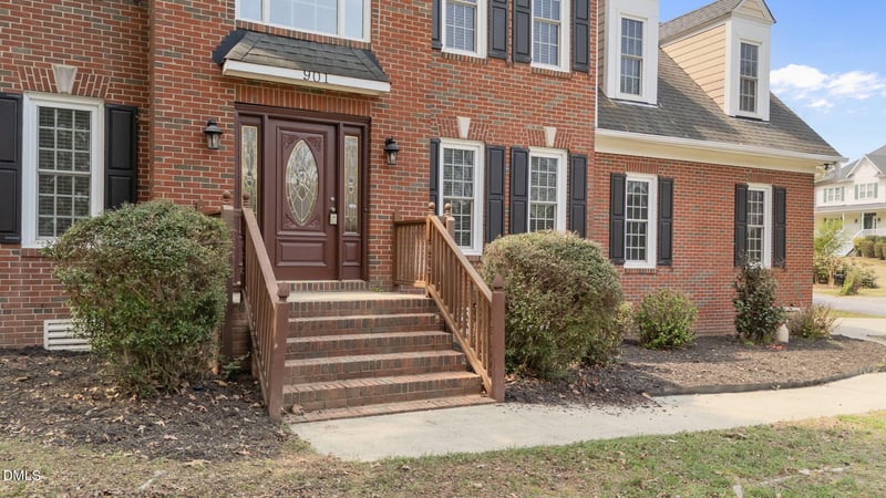 901 Birkdale Dr, Clayton, NC 27527
