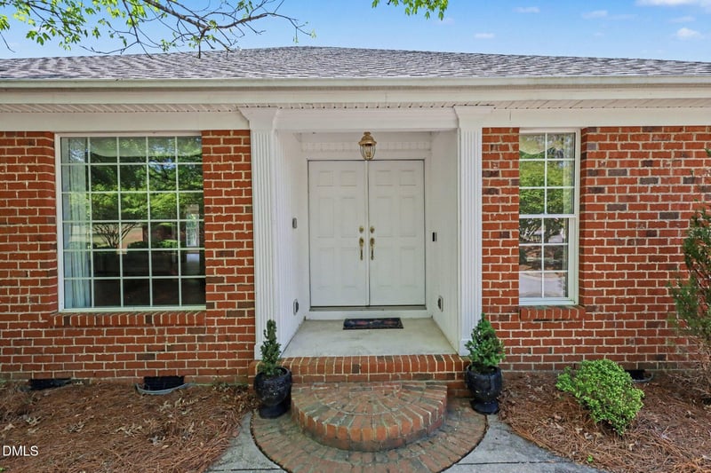 901 Carob Ct, Fuquay Varina, NC 27526