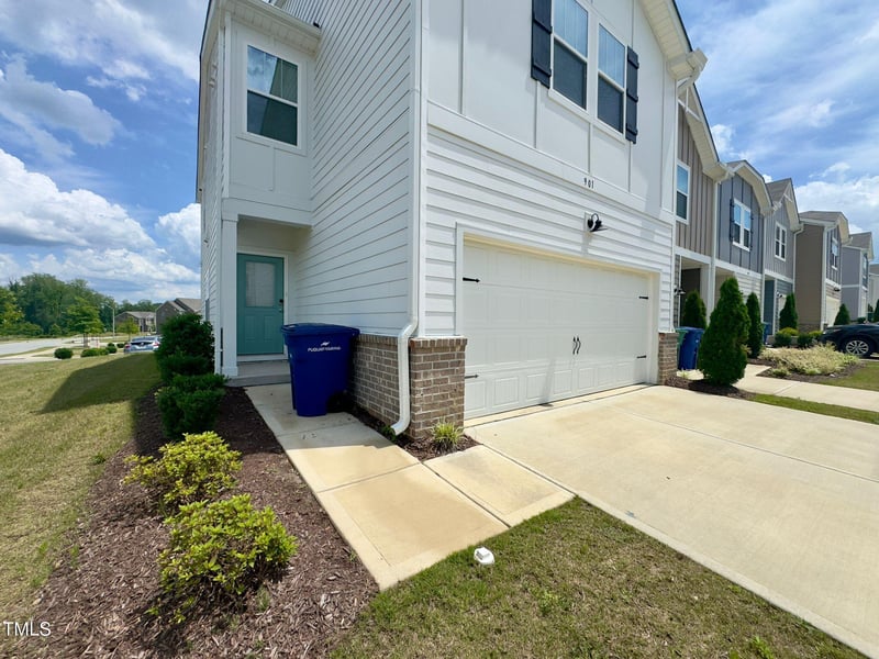 901 Clearhaven Ln, Fuquay Varina, NC 27526