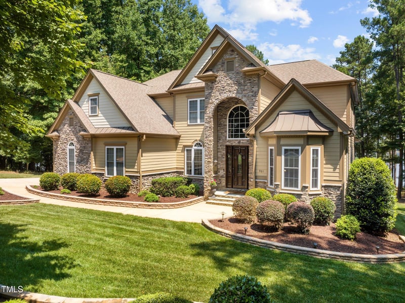 901 Edgewater Dr, Garner, NC 27529