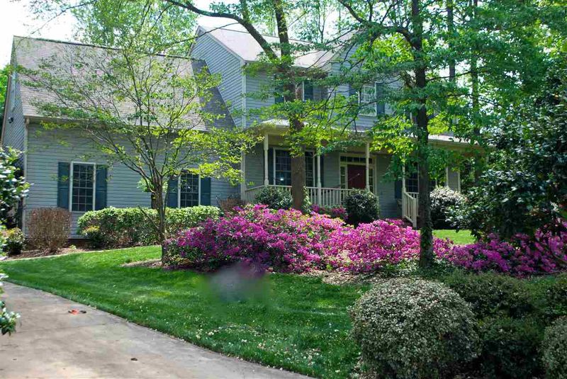 901 Johnston Ct, Mebane, NC 27302