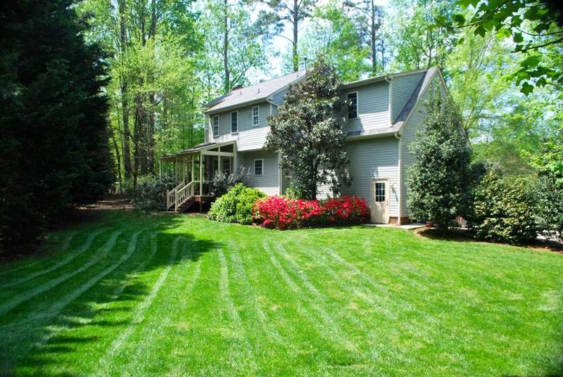 901 Johnston Ct, Mebane, NC 27302