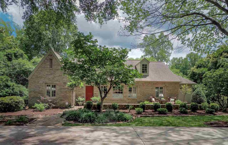 901 Lake Boone Trl, Raleigh, NC 27607