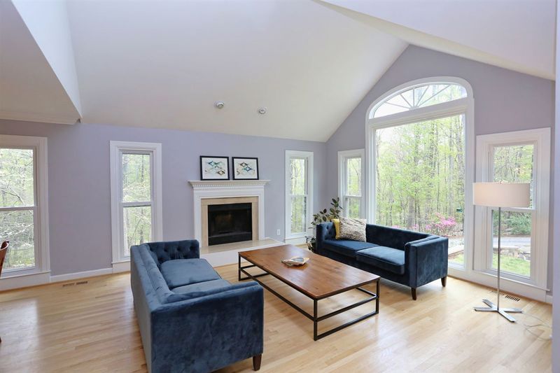 901 Lystra Ln, Chapel Hill, NC 27517