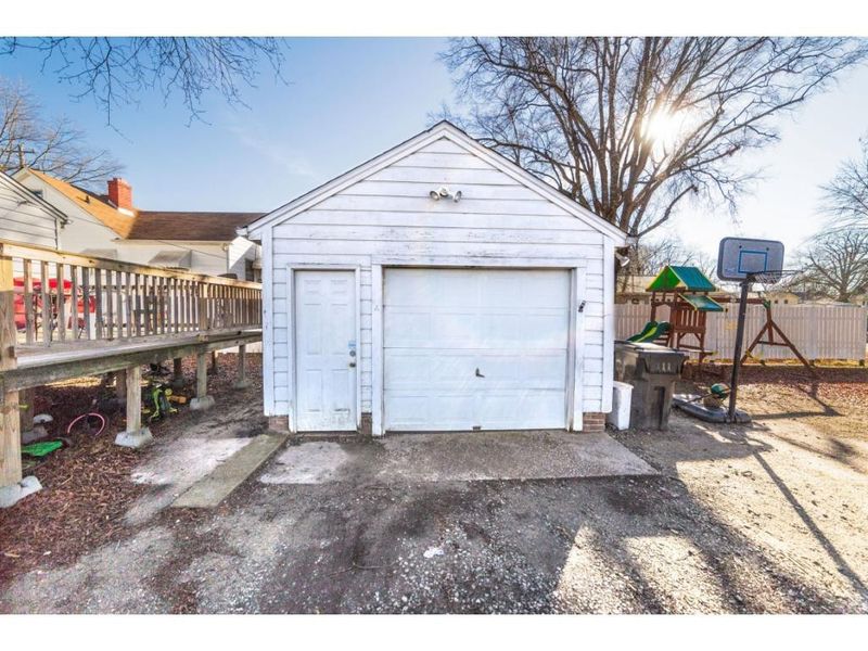 901 N Main St, Burlington, NC 27217