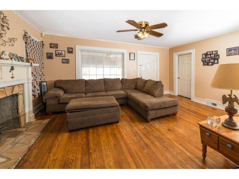 901 N Main St, Burlington, NC 27217