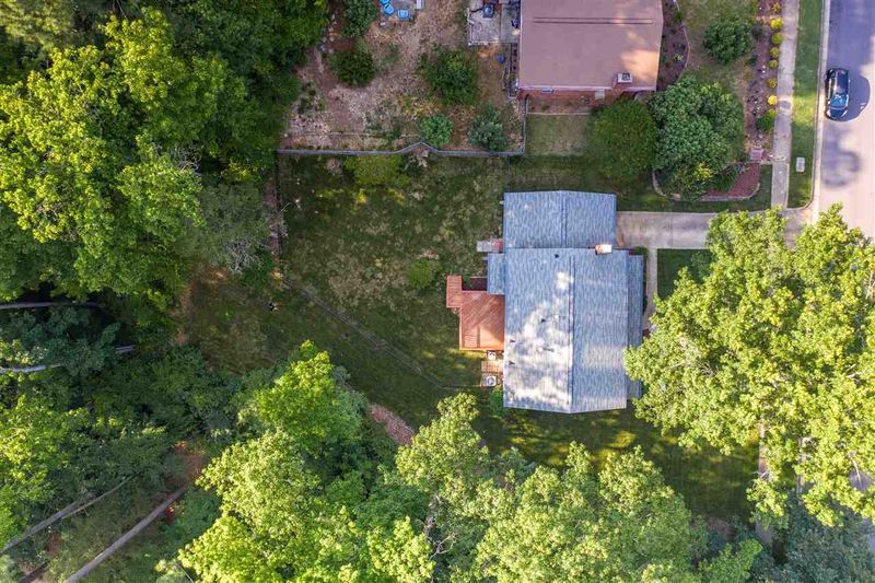 901 Northwoods Dr, Cary, NC 27513