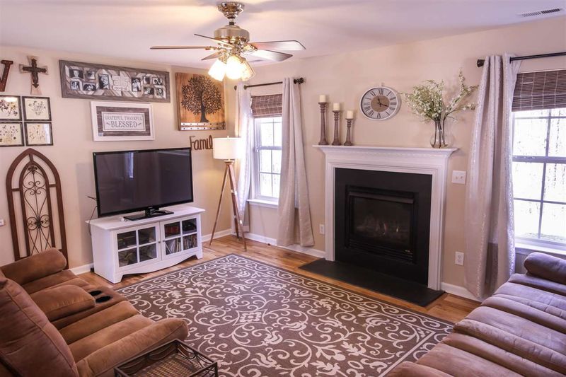 901 Pebblestone Dr, Durham, NC 27703